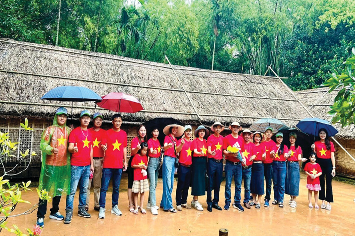 Đoàn OHIO tại Khu di tích Kim Liên
