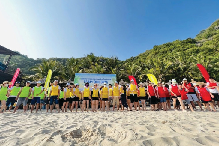 Tập thể OHIO teambuilding trên bãi biển