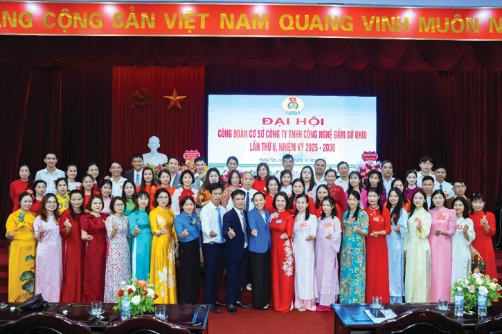 Tập thể tham dự Đại hội Công đoàn Gốm sứ OHIO